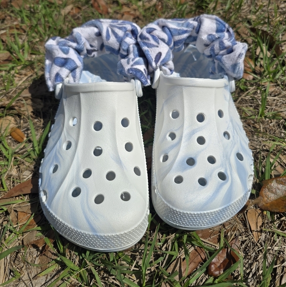 Crocs white & blue swirl - Picture 2 of 4